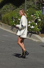 HAILEY BIEBER Leaves Pastor Carl Lentz Home Day After Selena Gomez Has a Mental Breakdown in Los Angeles 11/10/2020