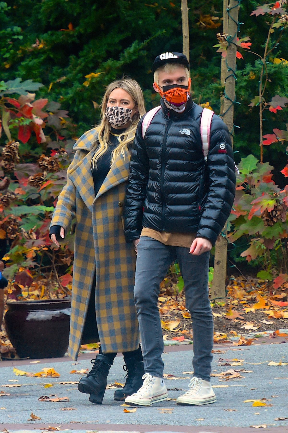 hilary-duff-out-with-her-family-at-bronx-zoo-in-new-york-11-15-2020-5.jpg