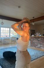 IRELAND BALDWIN - Instagram Photos 11/08/2020