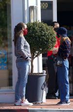 JENNIFER GARNER Out and About in Brentwood 11/22/2020