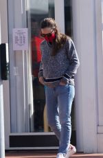 JENNIFER GARNER Out Shopping in Brentwood 11/22/2020