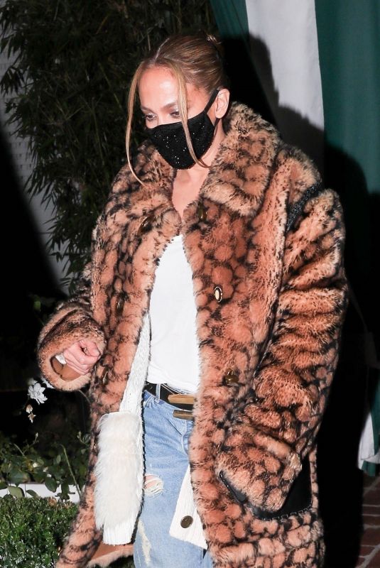 JENNIFER LOPEZ Leaves San Vicente Bungalows in Hollywood 11/21/2020