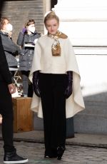 JULIA GARNER on the Set of Inventing Anna in New York 11/16/2020