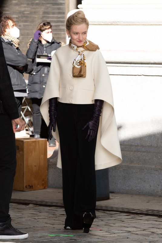 JULIA GARNER on the Set of Inventing Anna in New York 11/16/2020