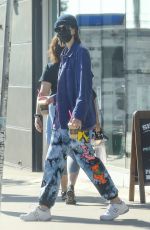 KAIA GERBER and Jacob Elordi Out for Coffee and Dog Food in West Hollywood 11/13/2020