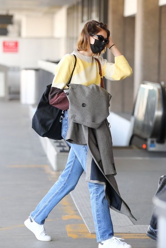KAIA GERBER in Denim Arrives at Los Angeles International Airport 11/23/2020