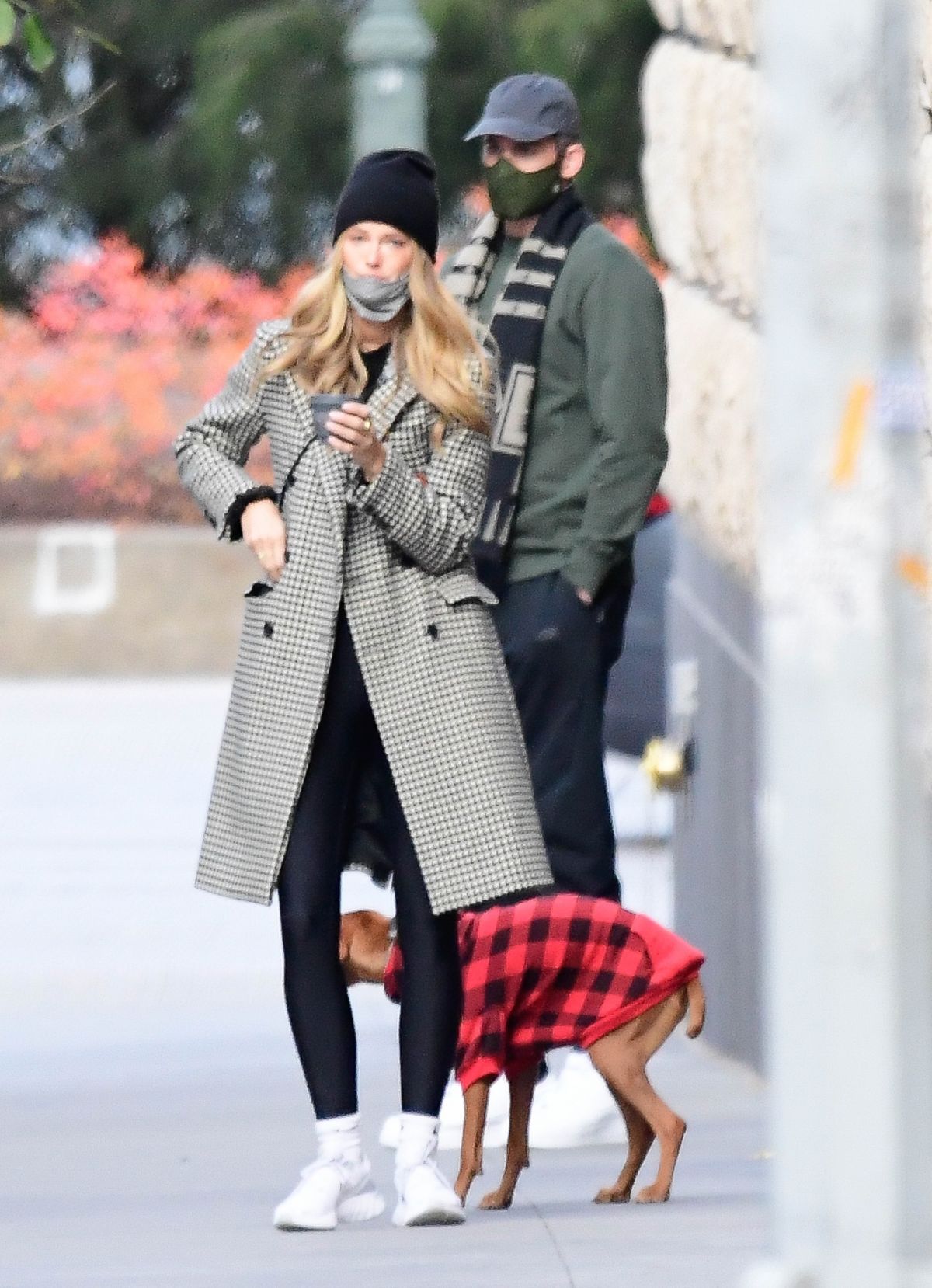 kate-bock-out-with-her-dog-in-new-york-11-21-2020-4.jpg
