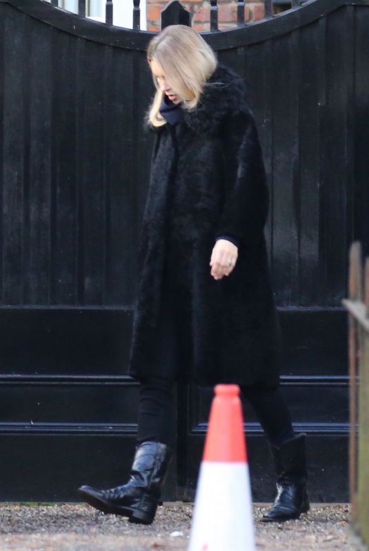 KATE MOSS Leaves Her Home in London 11/13/2020