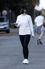 KATHERINE SCHWARZENEGGER Out and About in Santa Monica 11/04/2020