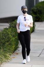 KATHERINE SCHWARZENEGGER Out in Santa Monica 11/01/2020