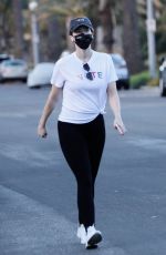 KATHERINE SCHWARZENEGGER Out in Santa Monica 11/01/2020