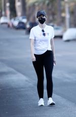 KATHERINE SCHWARZENEGGER Out in Santa Monica 11/01/2020