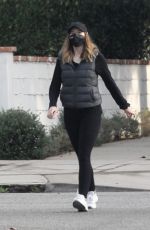 KATHERINE SCHWARZENEGGER Out in Santa Monica 11/06/2020