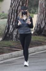 KATHERINE SCHWARZENEGGER Out in Santa Monica 11/06/2020