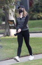 KATHERINE SCHWARZENEGGER Out in Santa Monica 11/06/2020