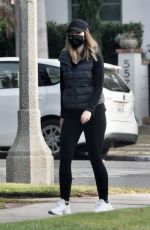KATHERINE SCHWARZENEGGER Out in Santa Monica 11/06/2020
