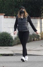 KATHERINE SCHWARZENEGGER Out in Santa Monica 11/08/2020