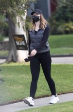 KATHERINE SCHWARZENEGGER Out in Santa Monica 11/08/2020
