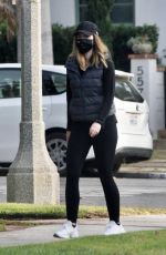KATHERINE SCHWARZENEGGER Out in Santa Monica 11/08/2020