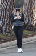 KATHERINE SCHWARZENEGGER Out in Santa Monica 11/08/2020