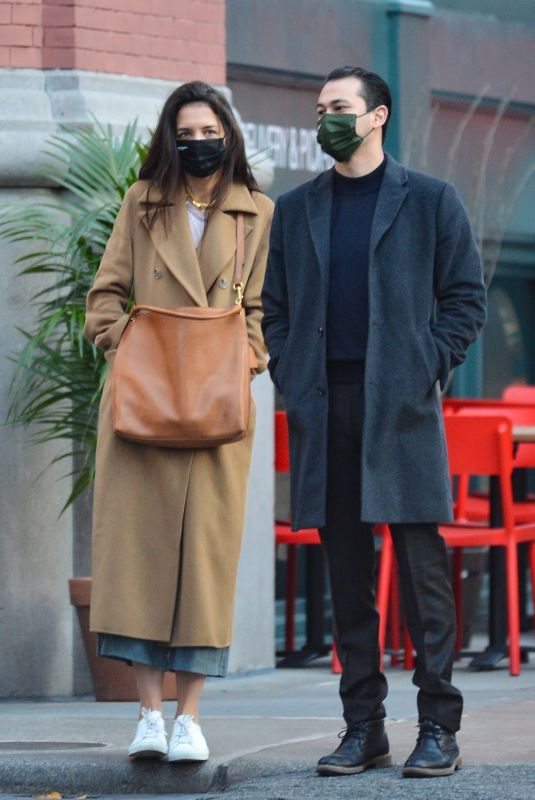 KATIE HOLMES and Emilio Vitolo Jr Out Shopping in New York 11/16/2020