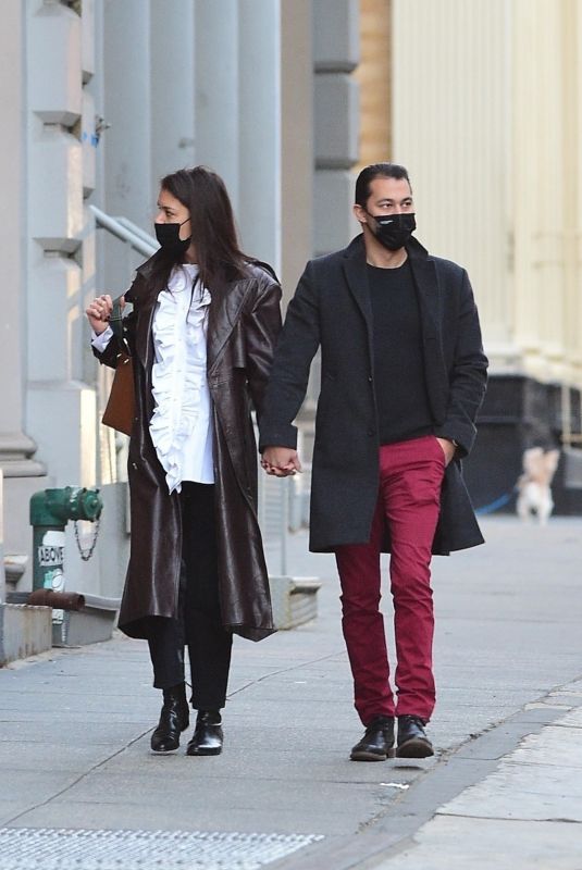 KATIE HOLMES and Emilio Vitolo Jr Shopping at a Paint Store in New York 11/05/2020