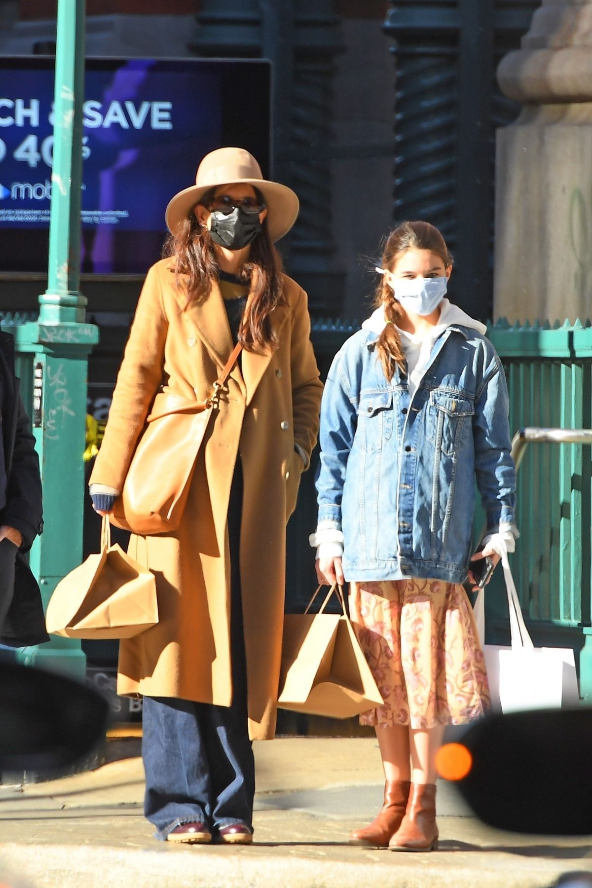 KATIE HOLMES ans SURI CRUISE Out Shopping in New York 11/20/2020 ...