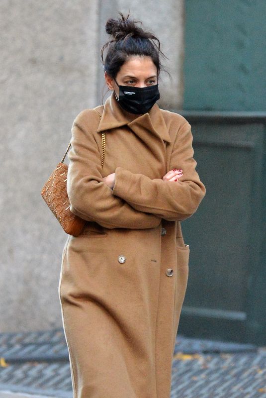 KATIE HOLMES Out and About in New York 11/14/2020