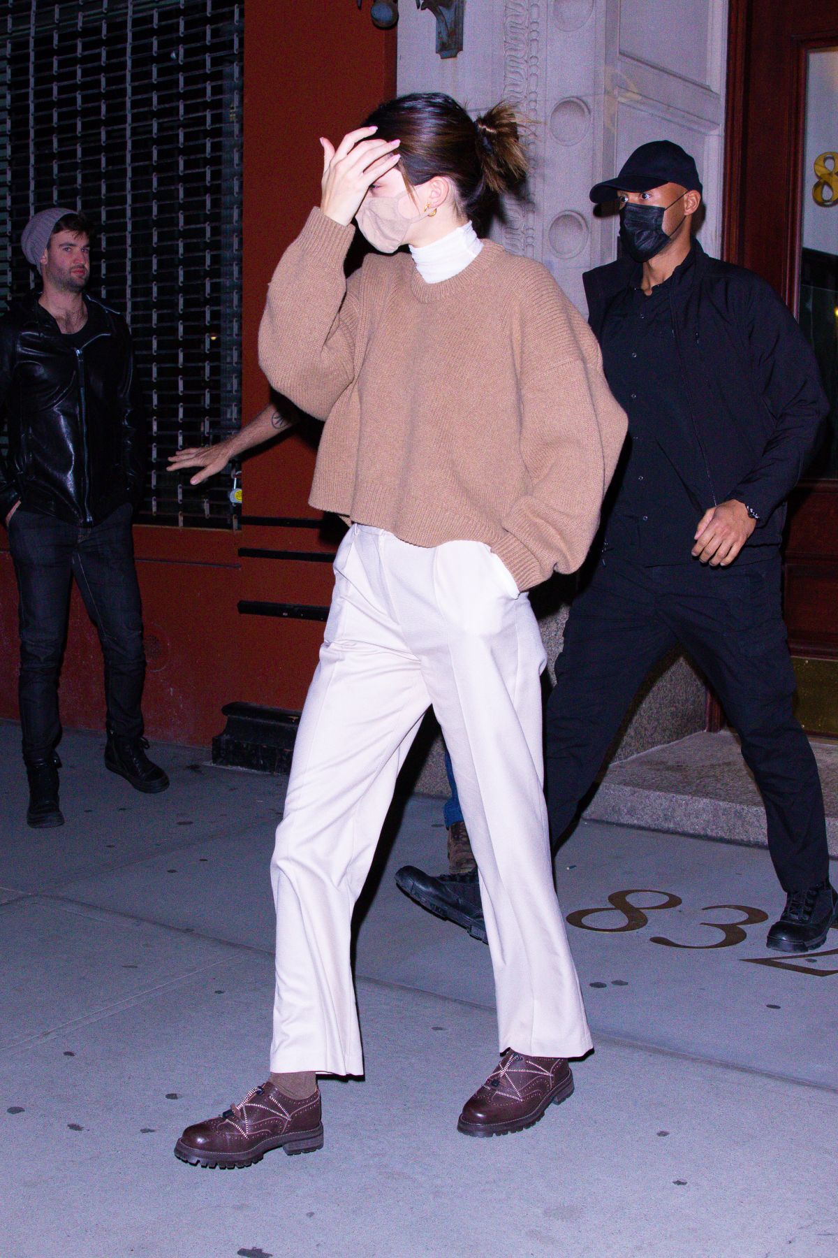 KENDALL JENNER Leaves Her Apartment in New York 11/20/2020 – HawtCelebs