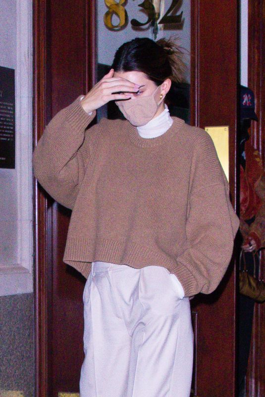 KENDALL JENNER Leaves Her Apartment in New York 11/20/2020