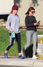 KENDRA WILKINSON Out for Lunch with a Friend in Calabasas 11/111/2020