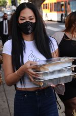 KIMORA LEE SIMMONS Gives Thanksgiving Meals to Homeless in Los Angeles 11/24/2020