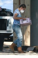 KRISTEN BELL Moving to Her New House 11/19/2020