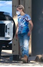 KRISTEN BELL Moving to Her New House 11/19/2020