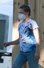 KRISTEN BELL Moving to Her New House 11/19/2020