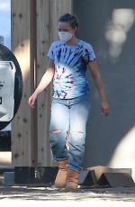 KRISTEN BELL Moving to Her New House 11/19/2020