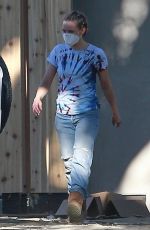 KRISTEN BELL Moving to Her New House 11/19/2020