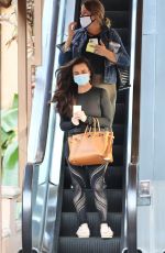KYLE RICHARDS Leaves a Nail Salon in Encino 11/06/2020