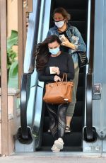 KYLE RICHARDS Leaves a Nail Salon in Encino 11/06/2020