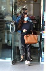 KYLE RICHARDS Leaves a Nail Salon in Encino 11/06/2020