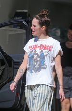 LENA HEADEY Gets into a Fender-bender on Ventura Blvd in Encino 10/29/25020