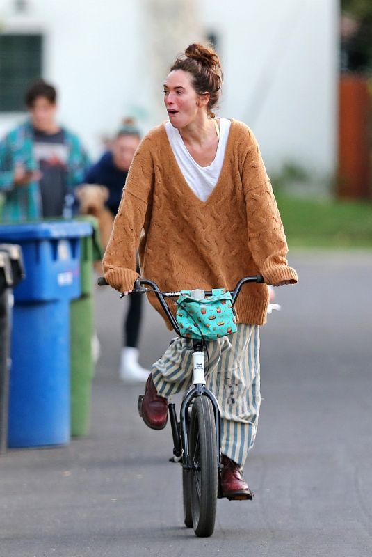 LENA HEADEY Riding a Bike Out in Los Angeles 11/15/2020