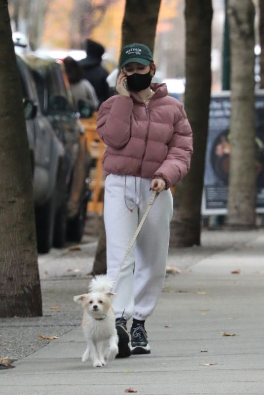 MADELAINE PETSCH Ou with Her Dog in Vancouver 11/11/2020