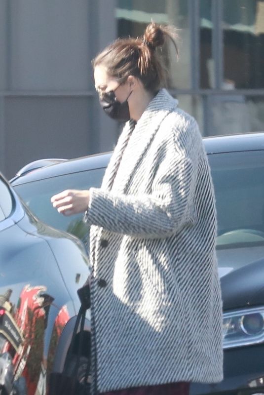 MANDY MOORE Leaves an Acupuncture Clinic in Los Angeles 11/11/2020