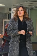 MARISKA HARGITAY and KELLI GIDDISH on the Set of Law and Order: Special Victims Unit in New York 11/16/2020