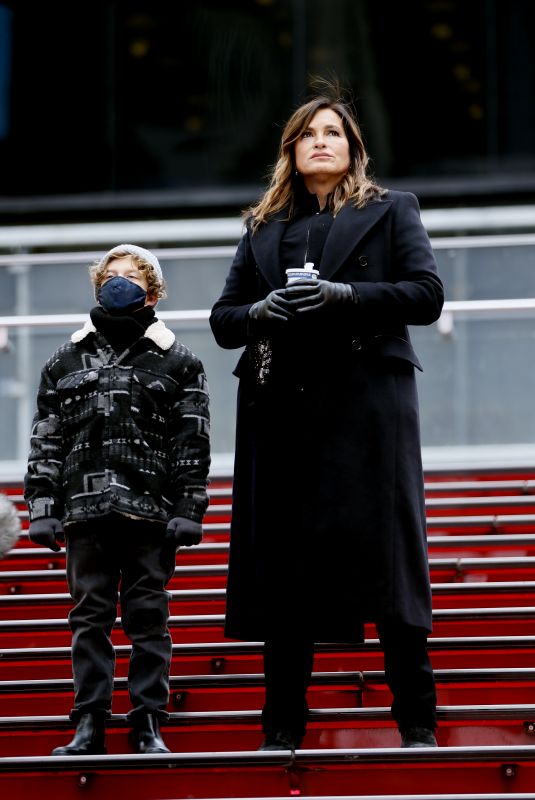 MARISKA HARGITAY on the Set of Law and Erder: Special Victims Unit in New York 11/22/2020