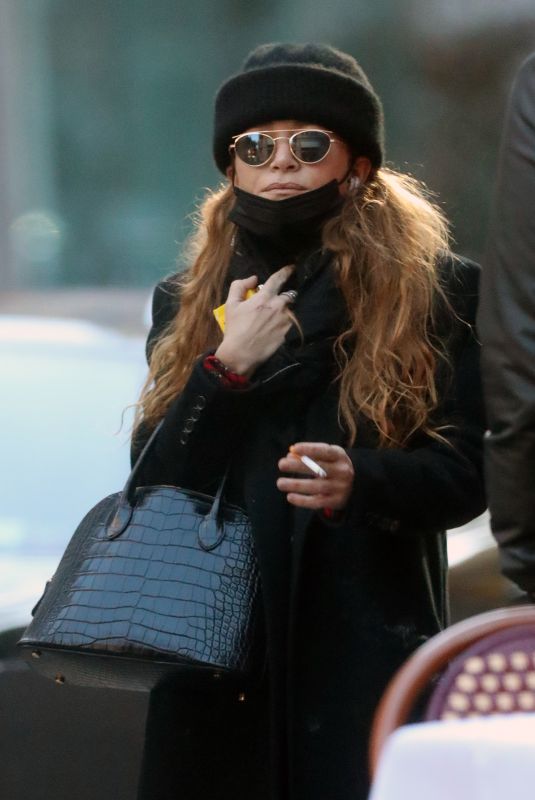 MARY KATE OLSEN Out in New York 11/16/2020