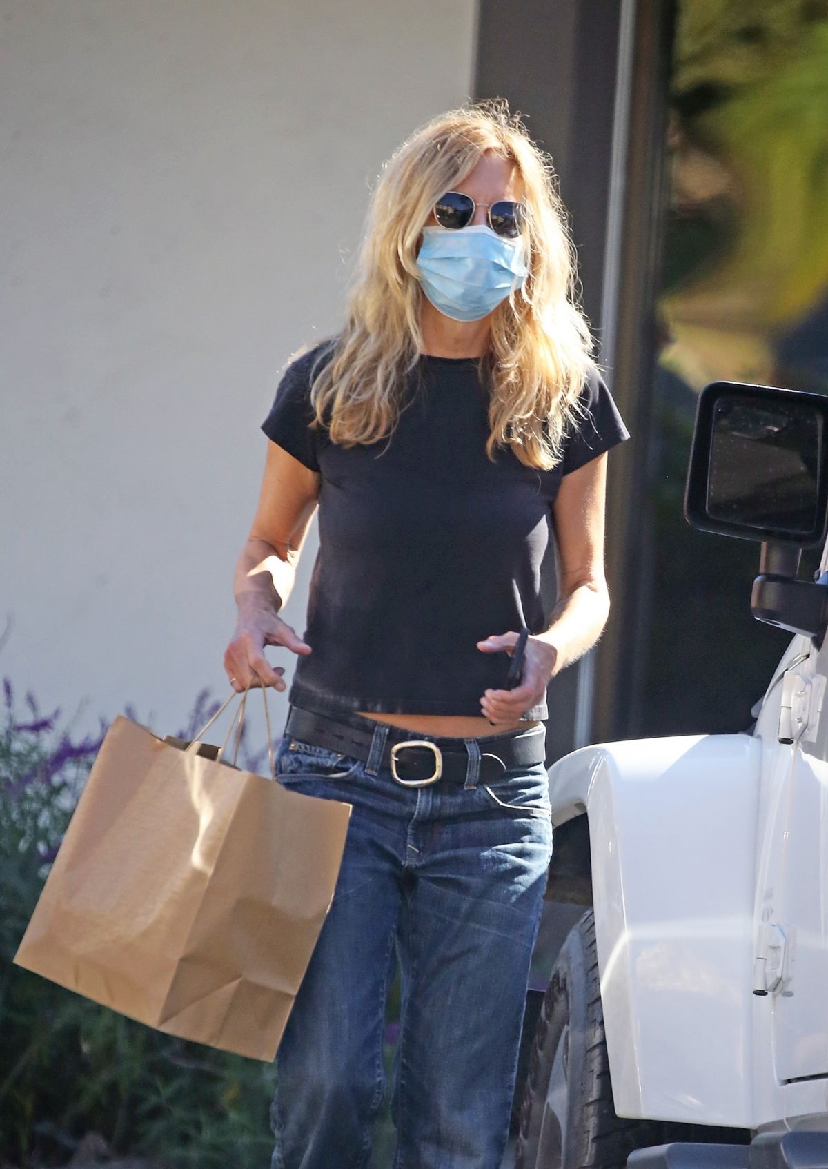 meg-ryan-out-and-about-in-brentwood-10-31-2020-5.jpg