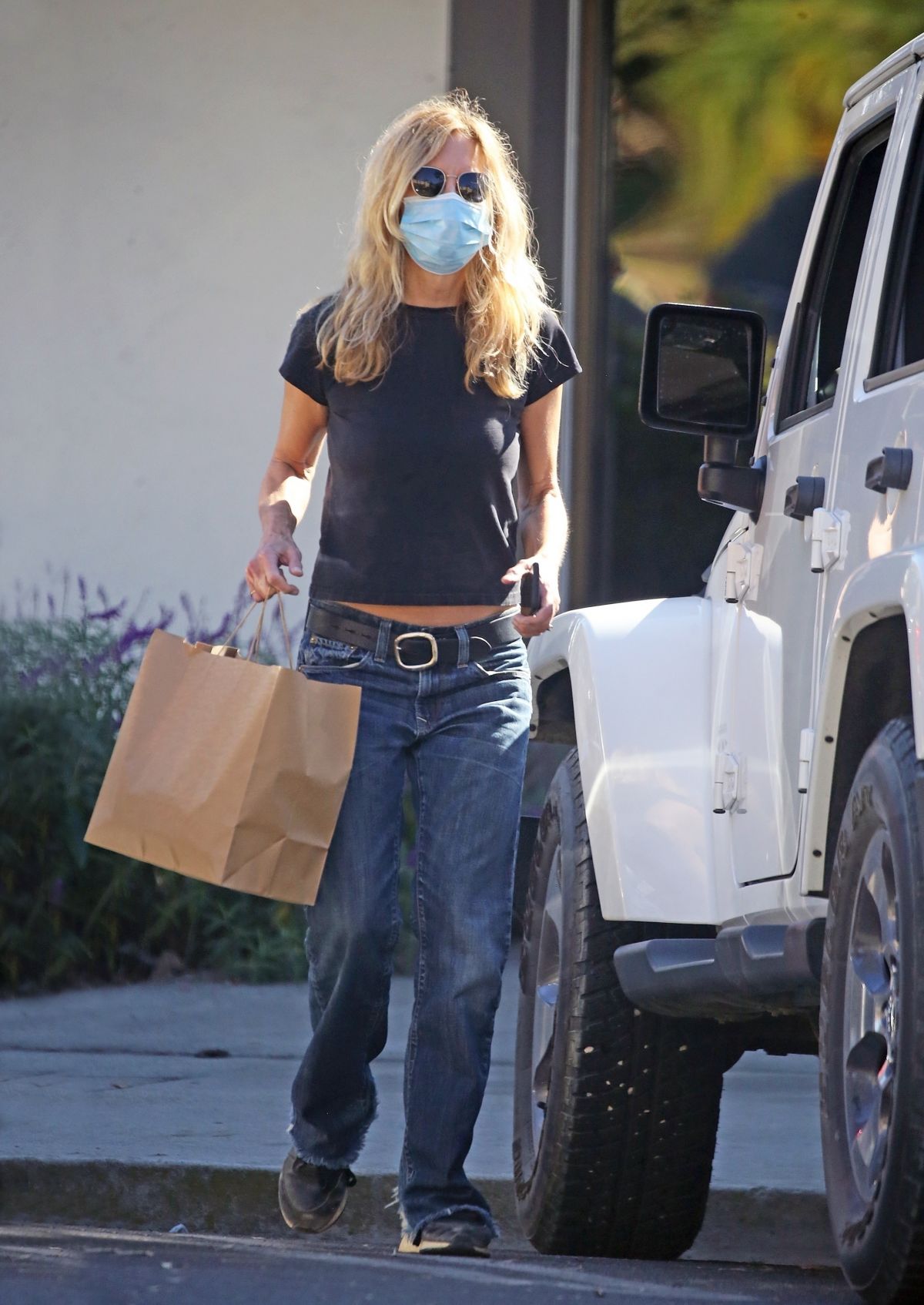 meg-ryan-out-and-about-in-brentwood-10-31-2020-6.jpg