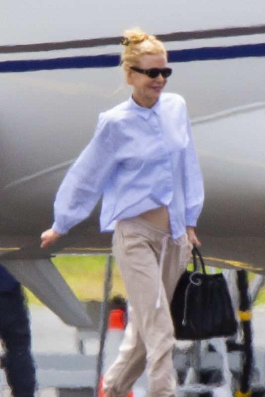 MICOLE KIDMAN Arrives at Byron Bay by a Private Plane 11/10/2020